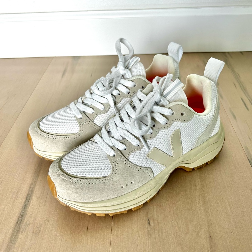 Veja Venturi II Women's Sneakers, Size 5, fits like a 6! Runs big. NWOT - Picture 3 of 15